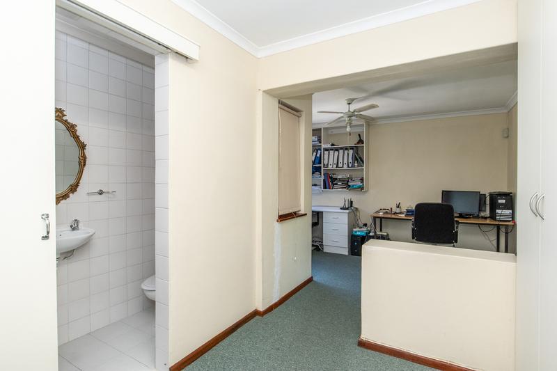 5 Bedroom Property for Sale in Constantia Western Cape